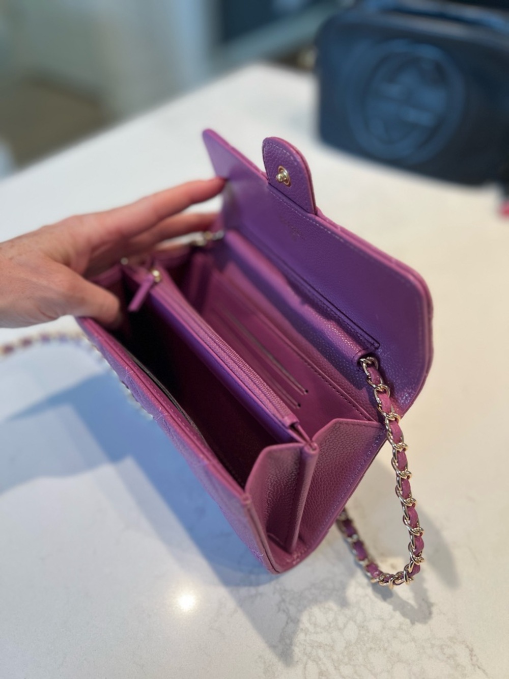Gorgeous small, mauve, quilted crossbody with gold hardware 🌸 - Picture 6 of 12